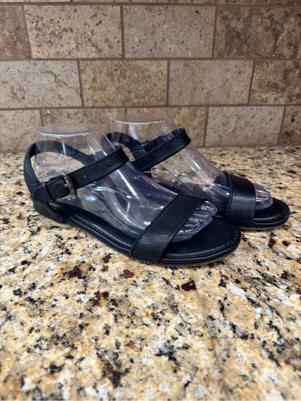 Frye Black Sandals flat comfort size 8.5 buckle leather